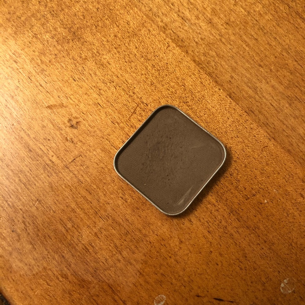 “Oak” Seint Beauty eyeshadow